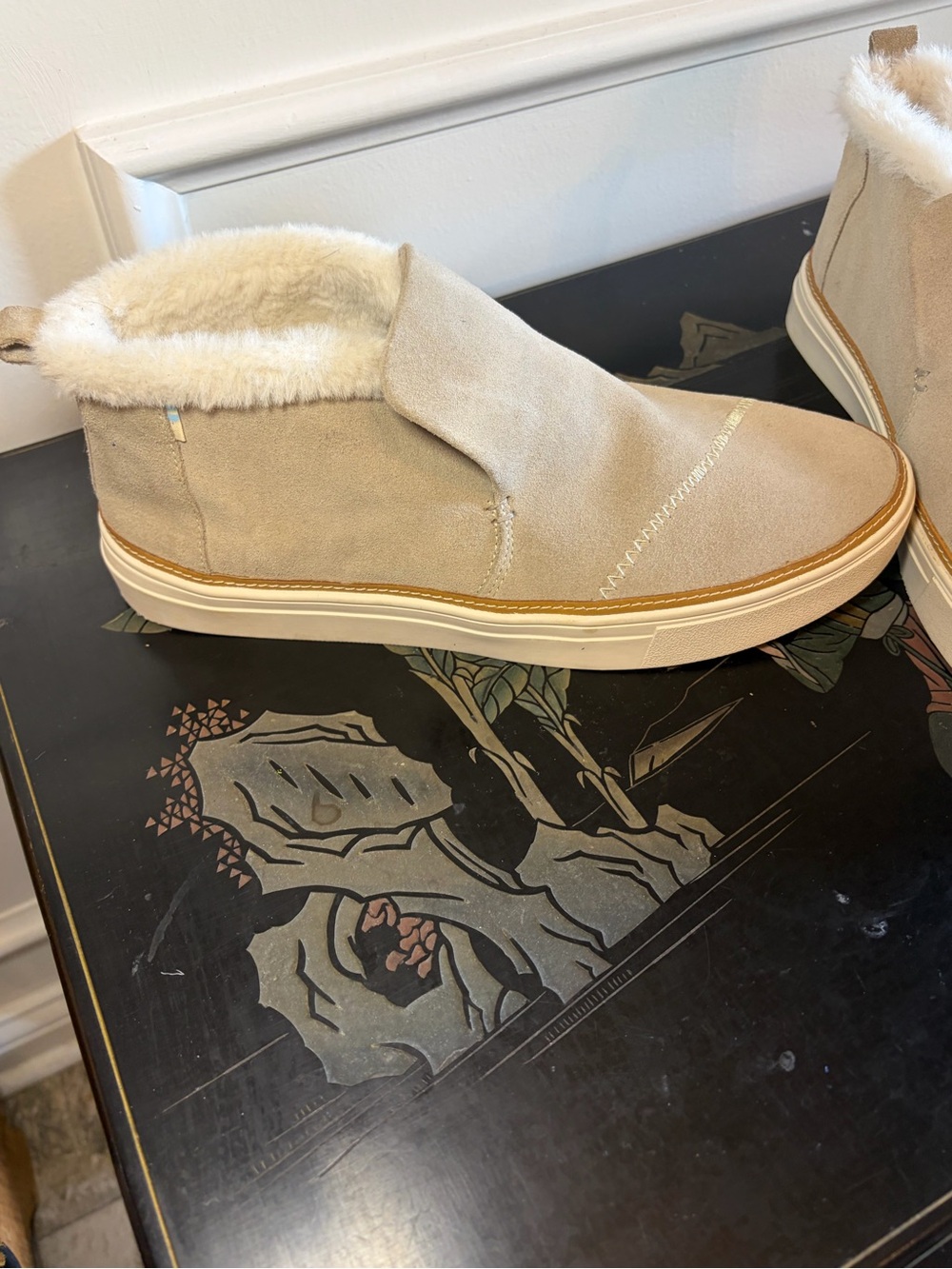Toms Women’s Shearling-Lined Ankle Booties - Beige - Picture 5 of 8